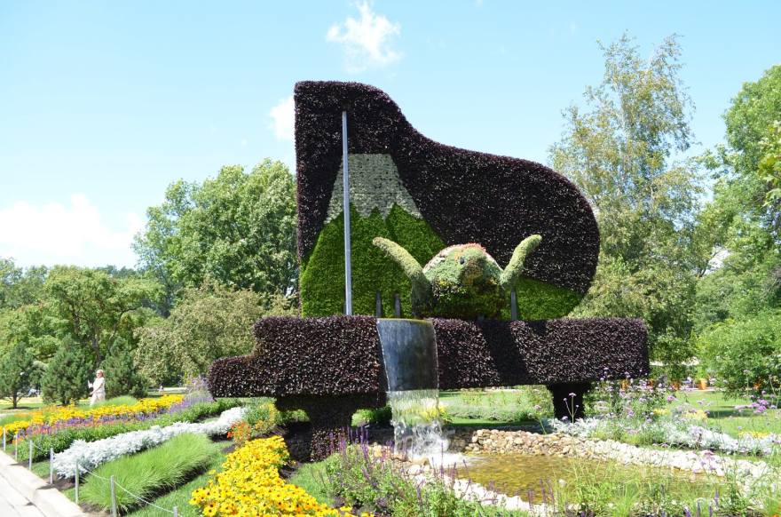 Piano plant sculpture